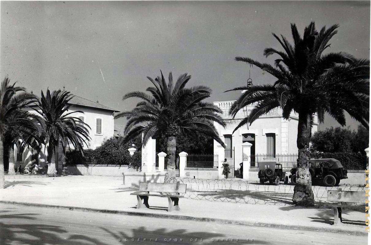 Saint Leu 500- Place des ecoles COLLECTION DES AMIS DE ND DE SANTA CRUZ.jpg